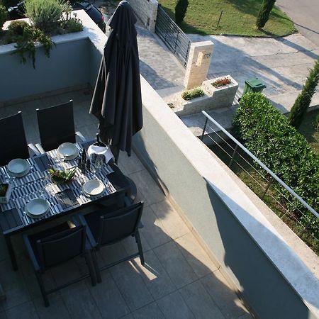 Ferienwohnung Olive Charm Umag Exterior foto