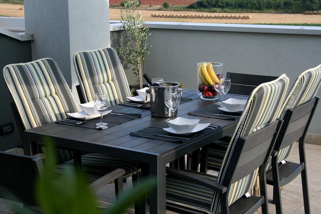 Ferienwohnung Olive Charm Umag Exterior foto