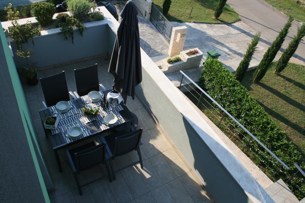 Ferienwohnung Olive Charm Umag Exterior foto