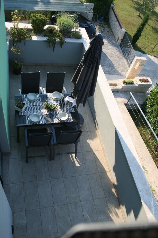 Ferienwohnung Olive Charm Umag Exterior foto