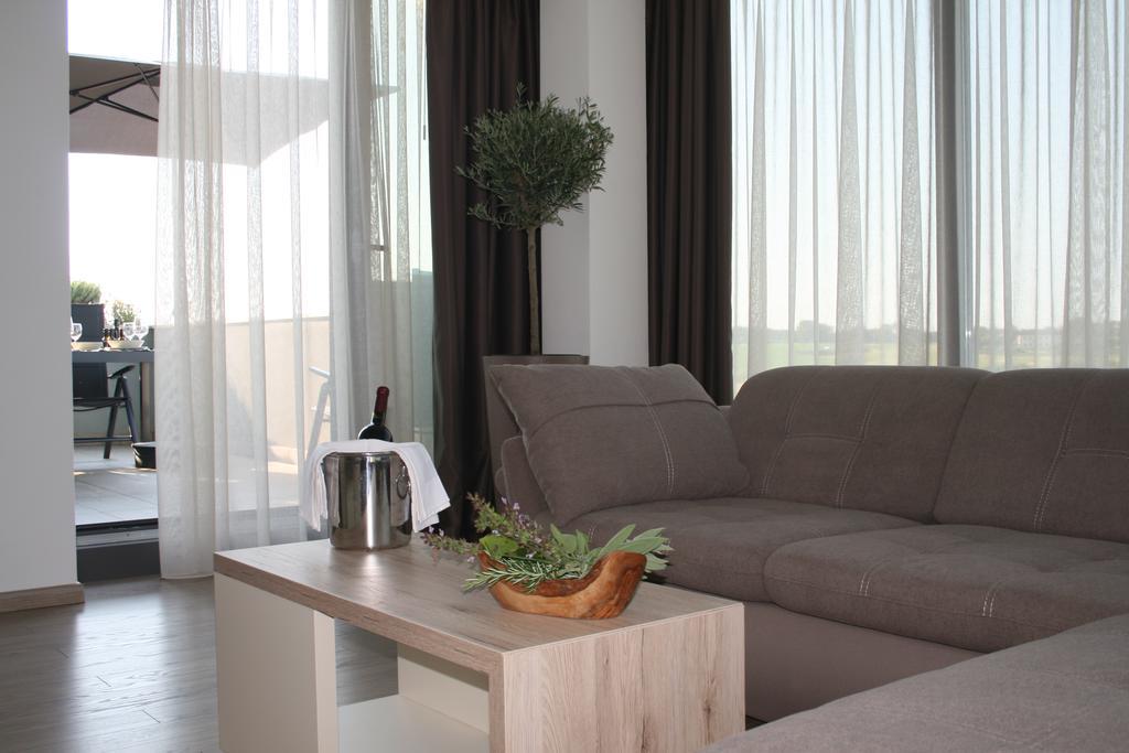 Ferienwohnung Olive Charm Umag Exterior foto